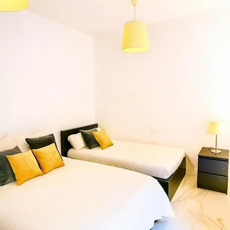 Stunning - View, Location, Pool Appartement