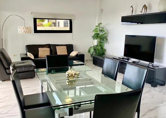 Stunning - View, Location, Pool Lägenhet