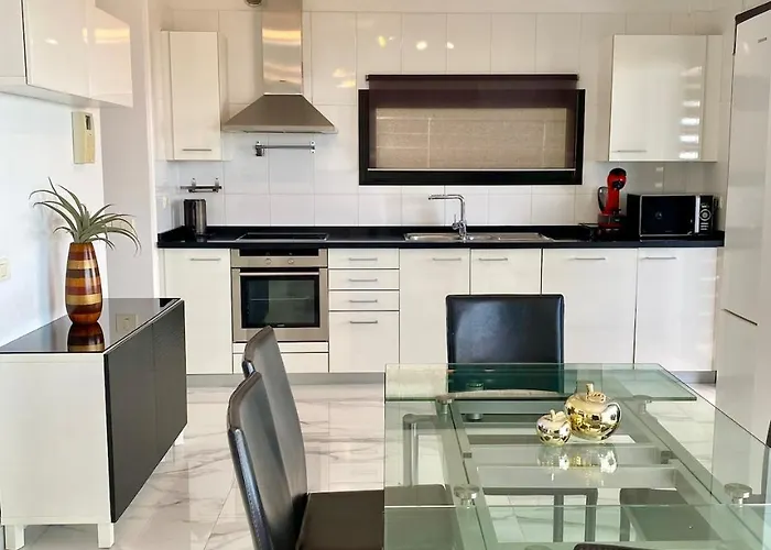 Stunning - View, Location, Pool أذيخي